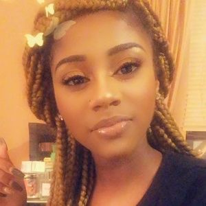 Meet your Posher, Alexis